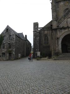Locronan - arrivée sur la place